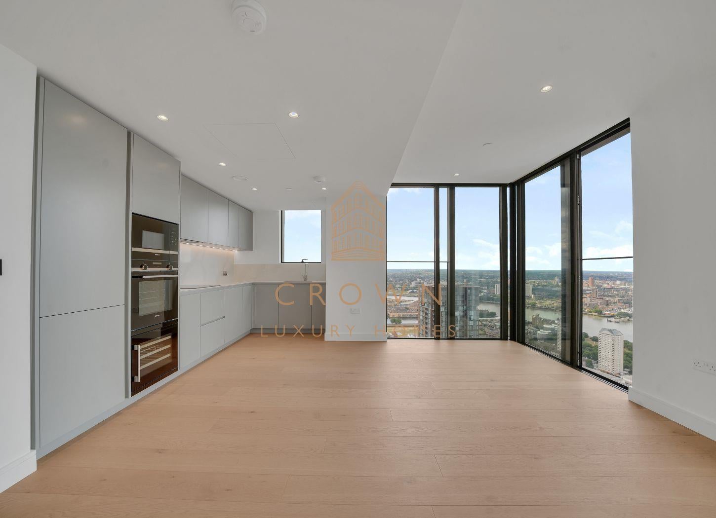 Flat South Quay Square in Greater London