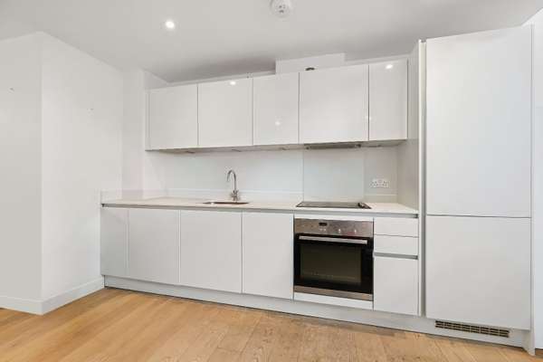 Flat Dod Street in Greater London