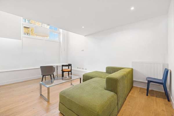 Flat Dod Street in Greater London