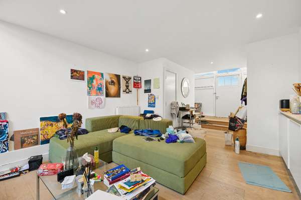 Flat Dod Street in Greater London