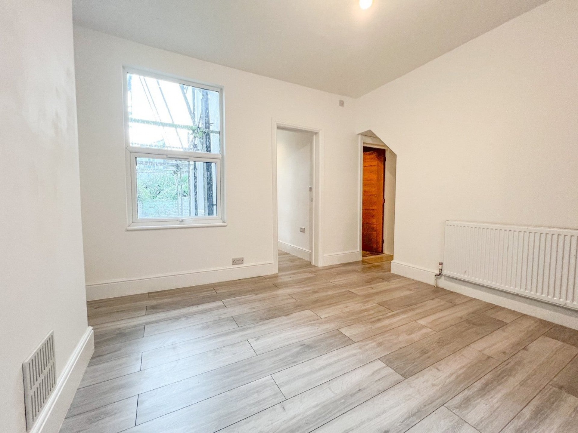 Flat Douglas Road in Bristol