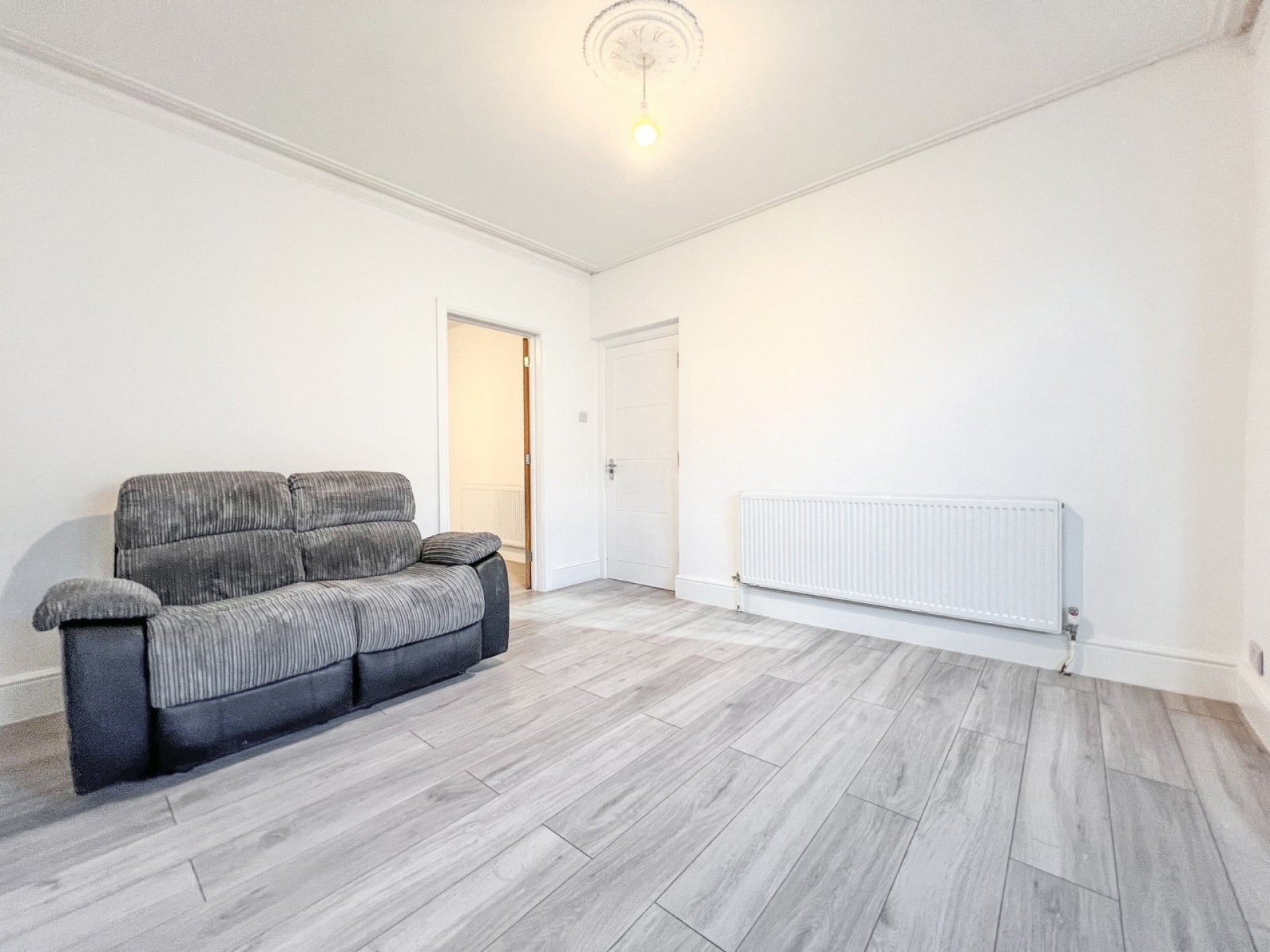Flat Douglas Road in Bristol