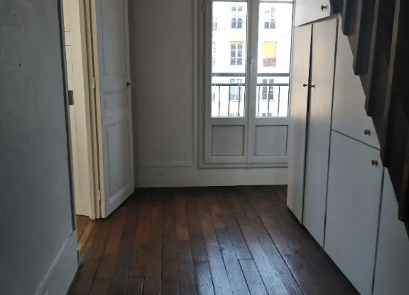 Flat Avenue Principale in Paris