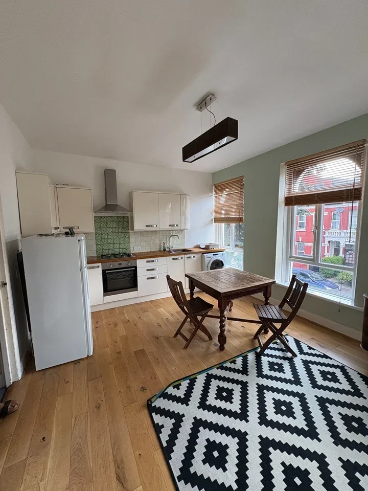 Flat Hampden Road in Greater London