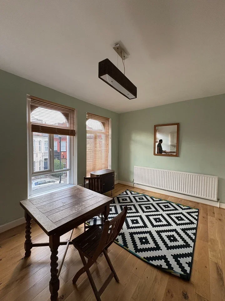 Flat Hampden Road in Greater London