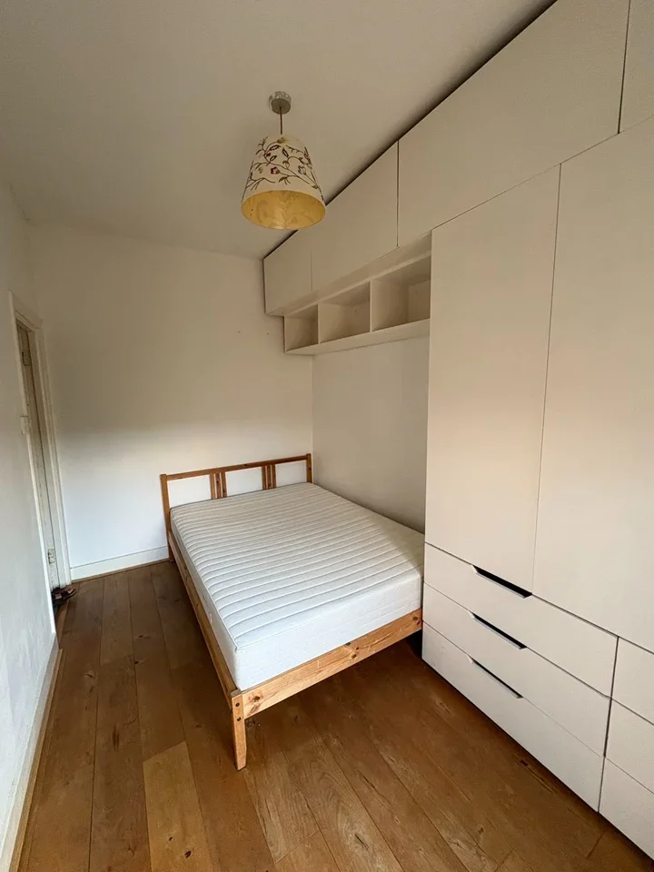 Flat Hampden Road in Greater London