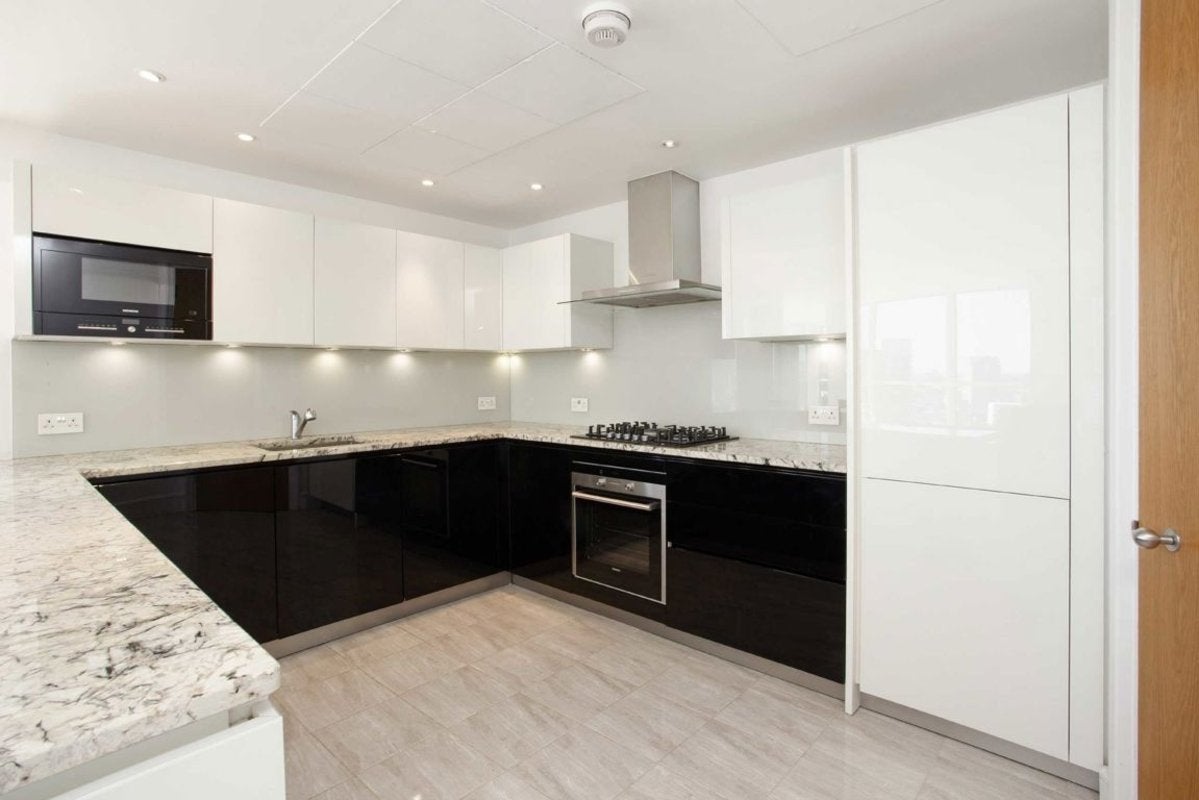 Flat Westferry Circus in Greater London