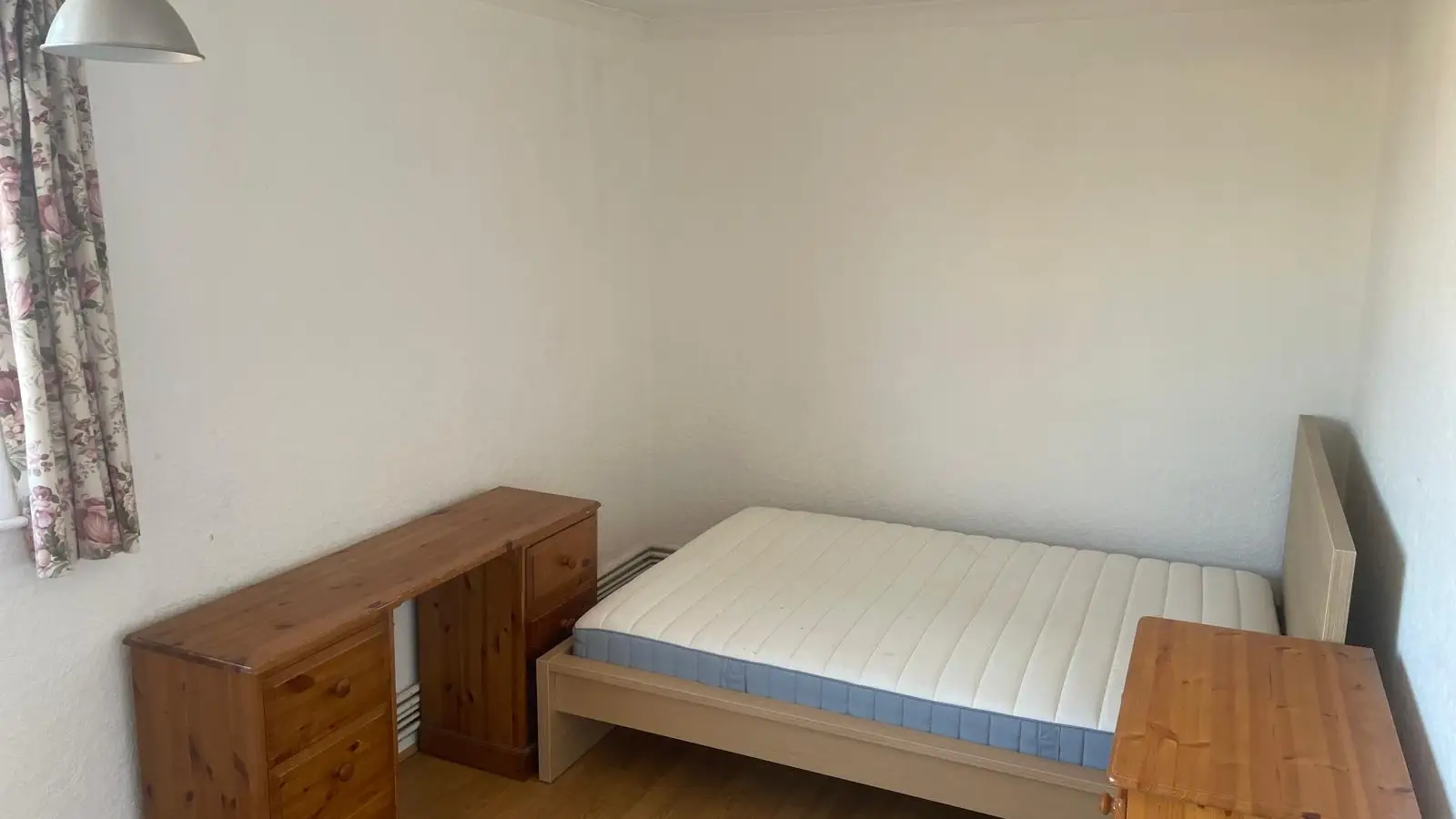Flat Ballance Road in Greater London