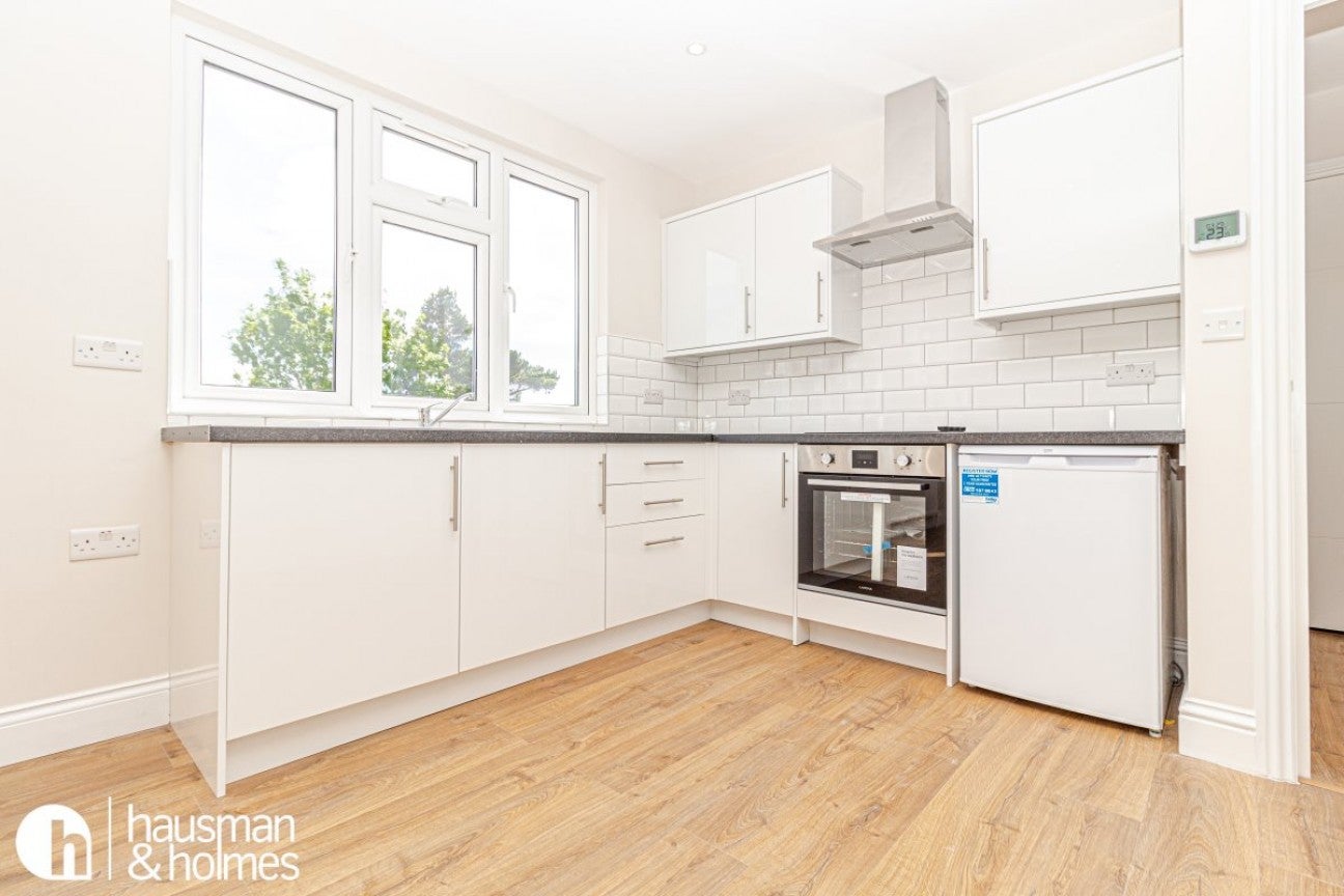 Flat Helenslea Avenue in Greater London