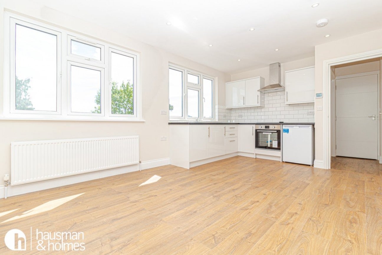 Flat Helenslea Avenue in Greater London
