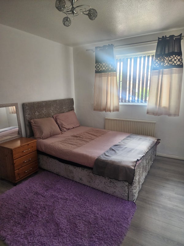 Room Everside Drive in Manchester
