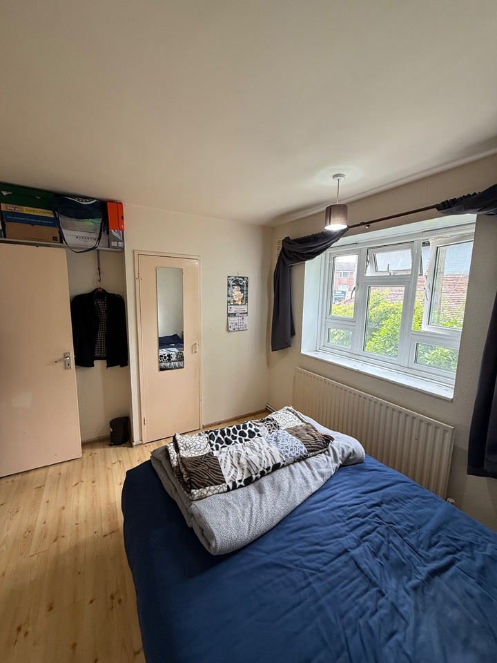 Room Mead Court in London