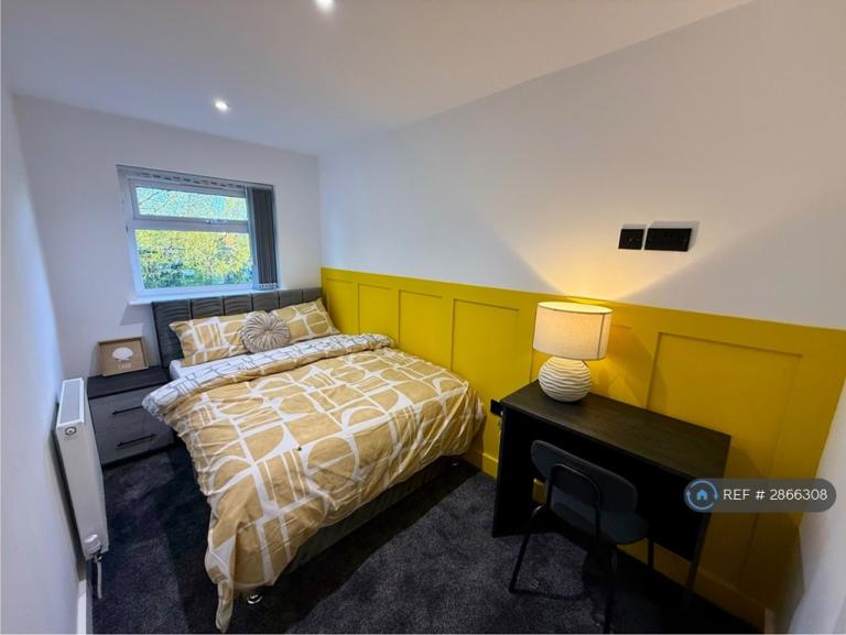 Room Bowdon Street in Stockport