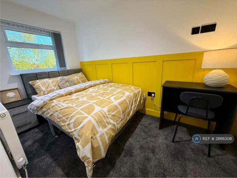 Room Bowdon Street in Stockport