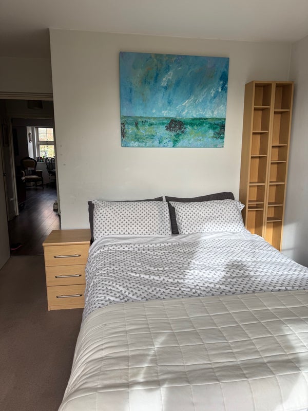 Room Tottenham Lane in Greater London