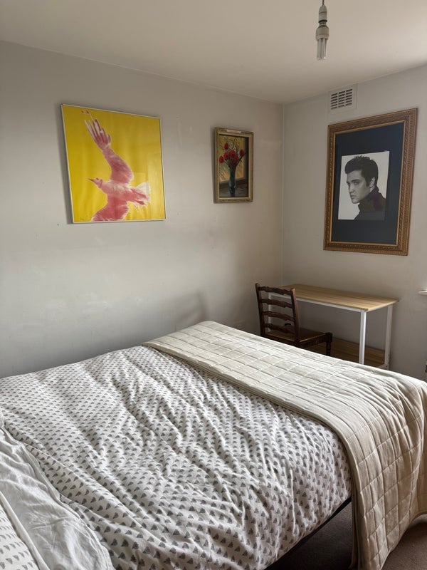 Room Tottenham Lane in Greater London
