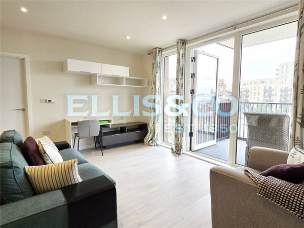 Flat Hargrave Drive in London