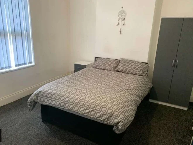 Room Charles Road in Birmingham
