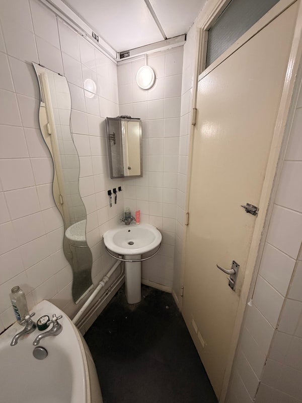 Room Charlotte Despard Avenue in Greater London