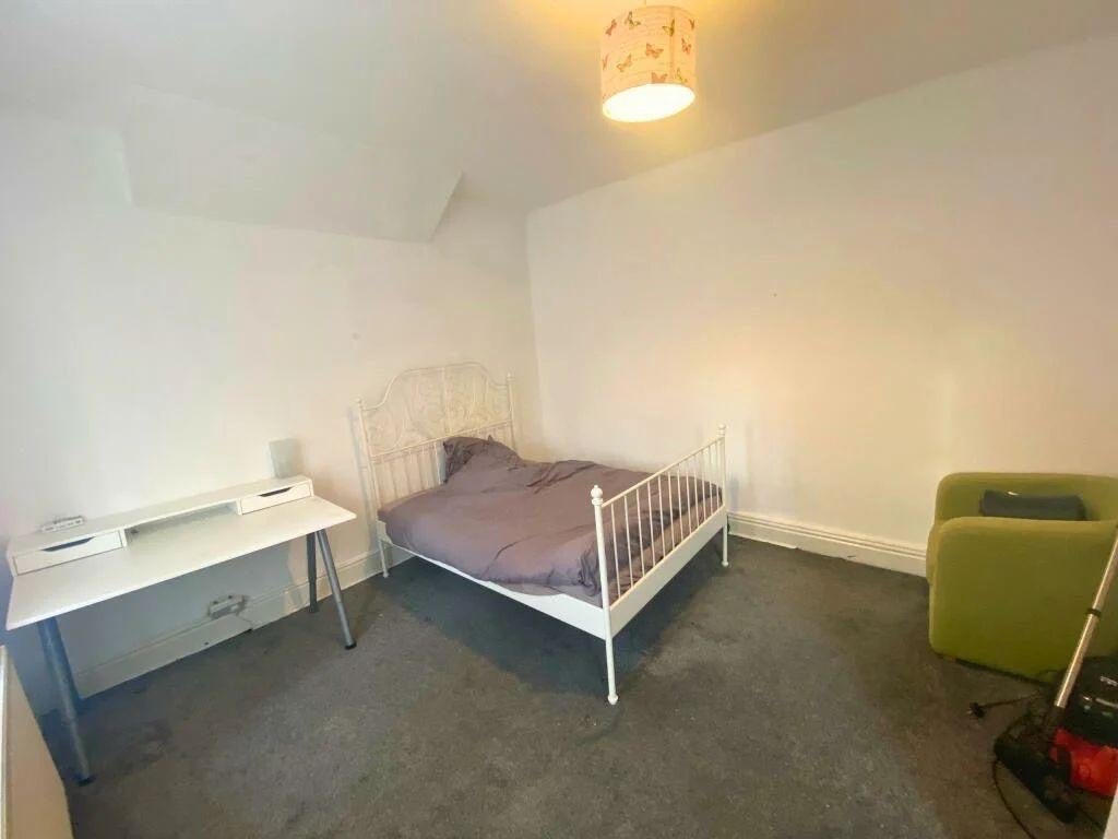 Room Richmond Grove in Manchester