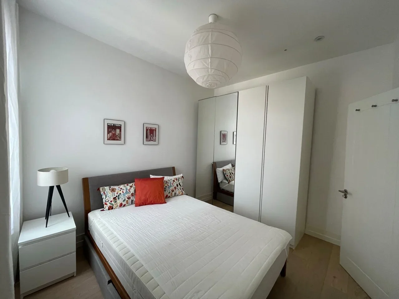 Room Queens Road in Greater London