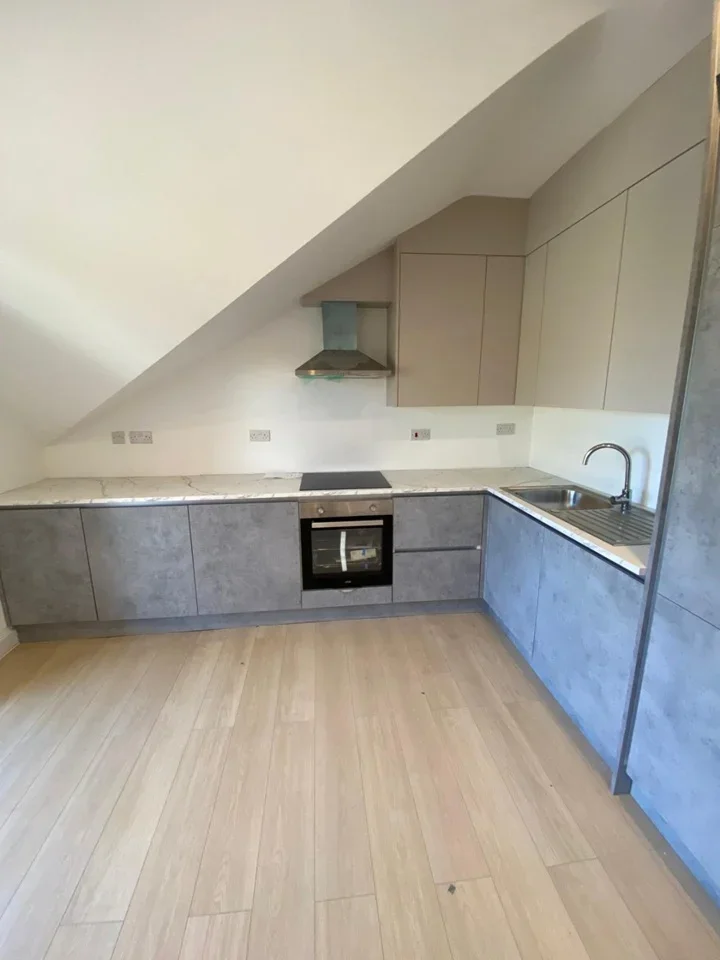 Flat Thornhill Road in Greater London