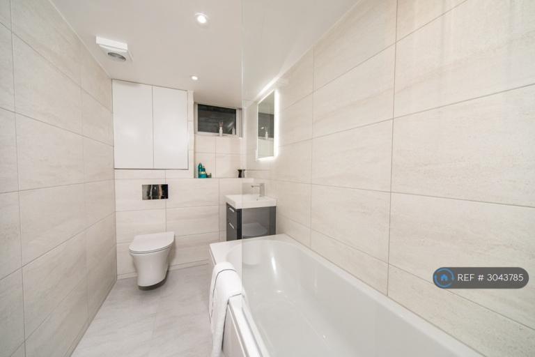 Flat Brownlow Road in Reading