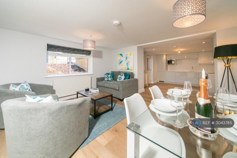 Flat Brownlow Road in Reading