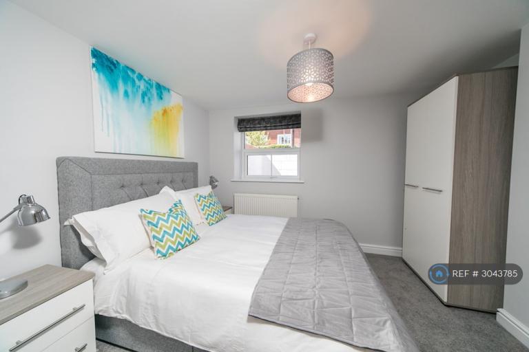 Flat Brownlow Road in Reading