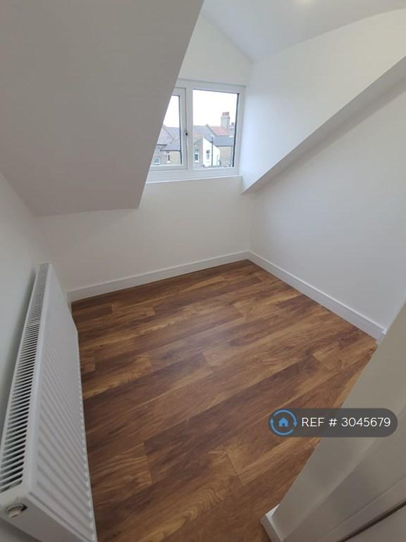 Room Plumstead Common Road in Greater London