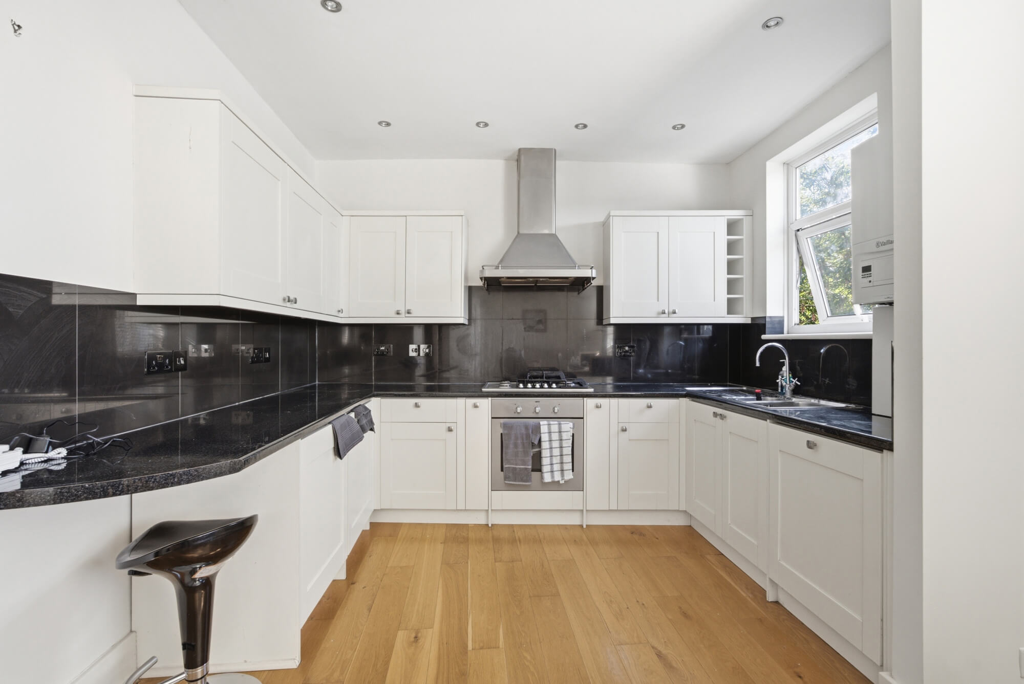 Flat Eardley Road in Greater London