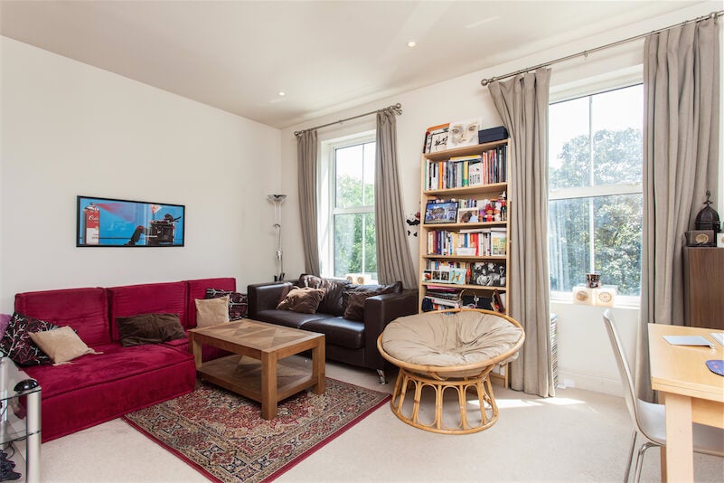 Flat Eardley Road in Greater London