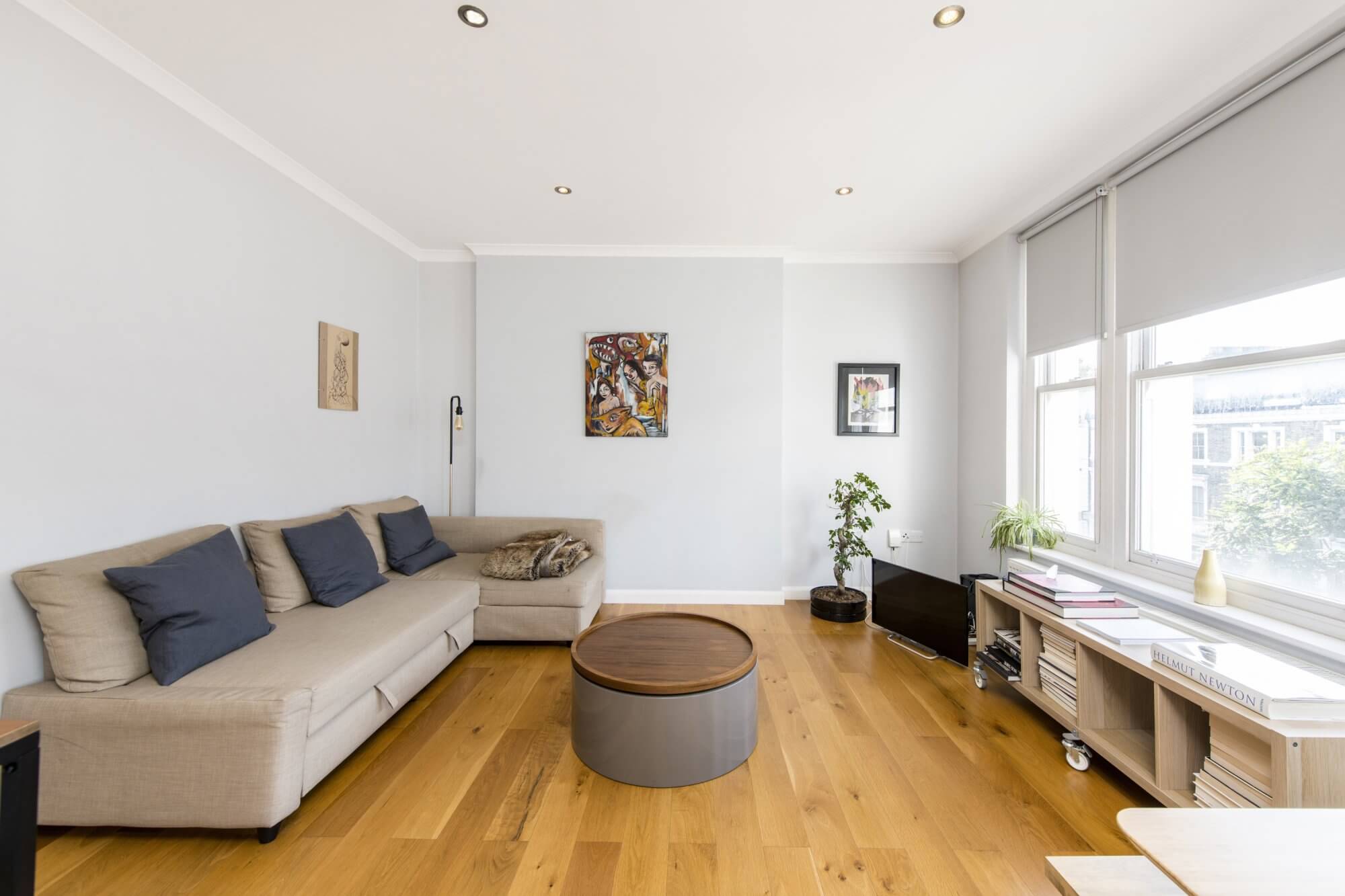 Flat Holland Road in Greater London