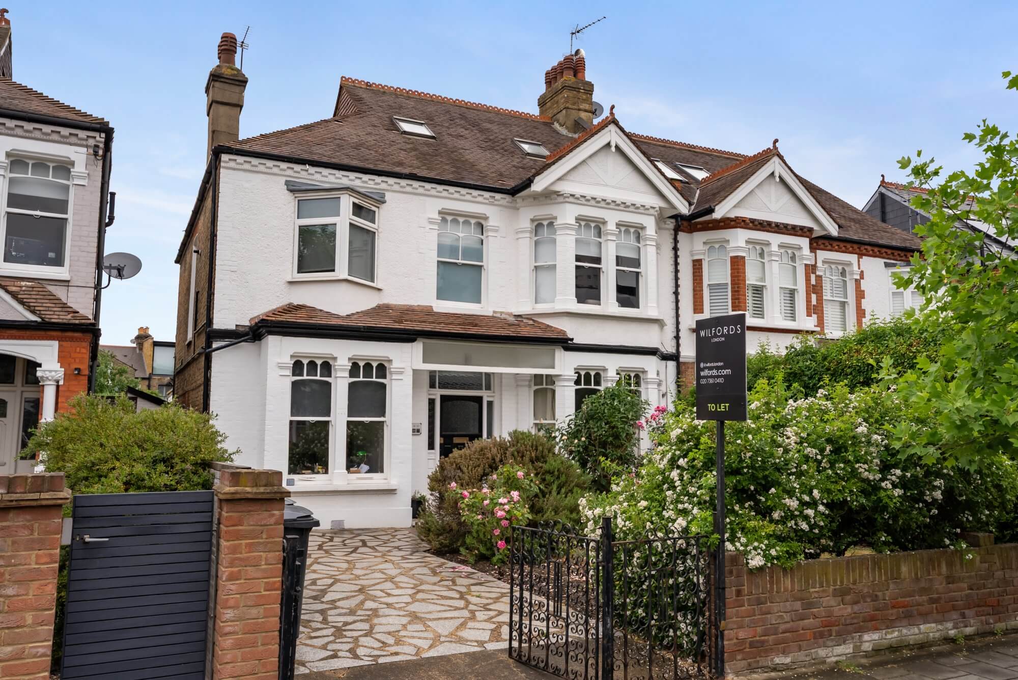 Flat Rodenhurst Road in Greater London