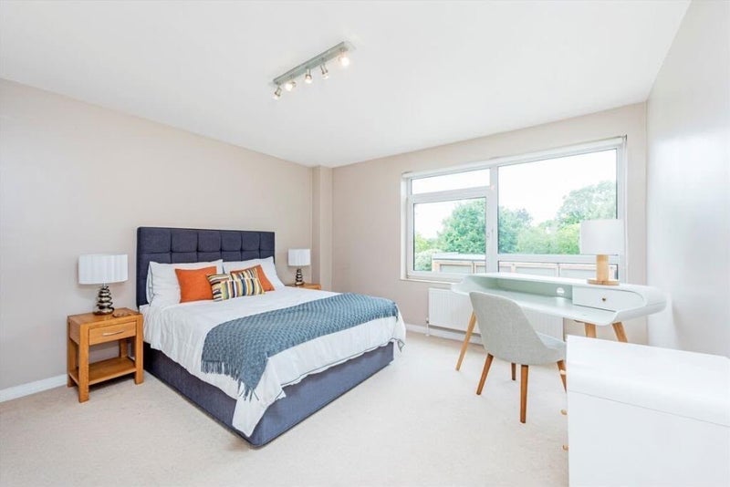 Room Sunnyside in Greater London
