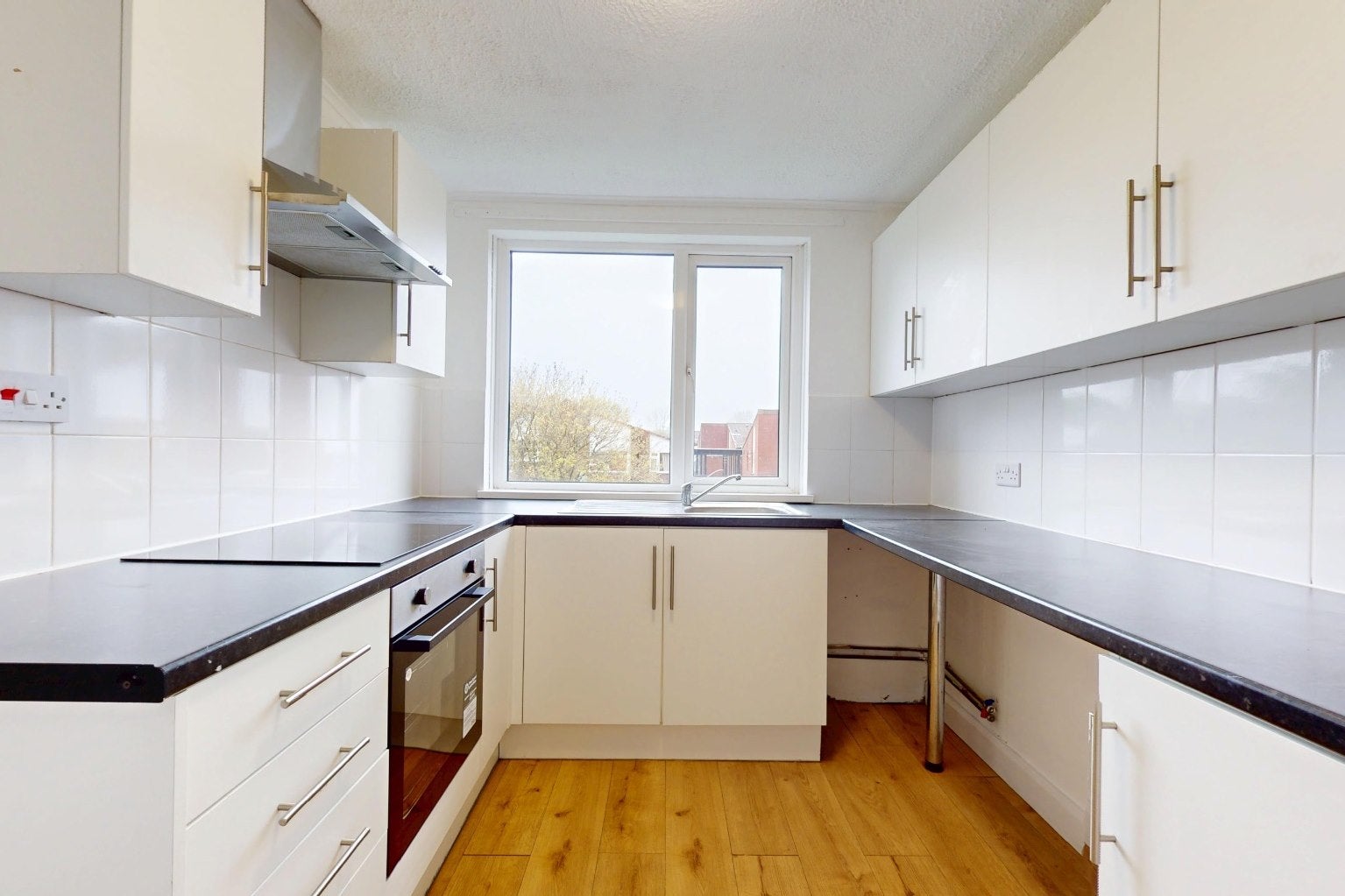 Flat Delbury Close in Telford