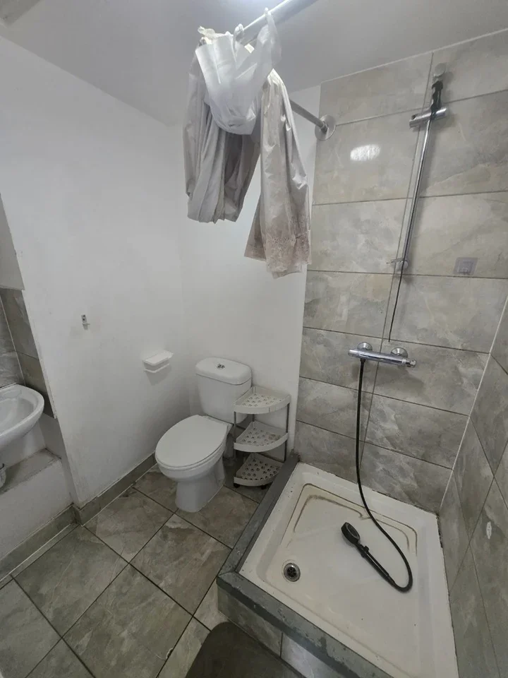 Room Larkhall Lane in Greater London