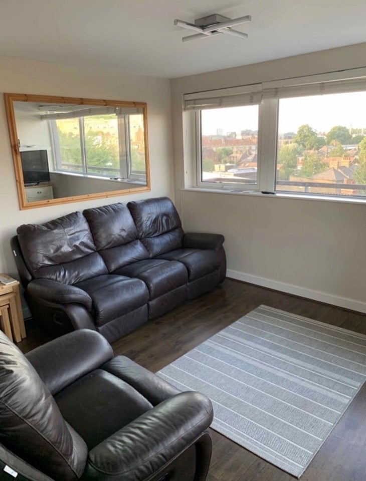 Room Tarves Way in Greater London