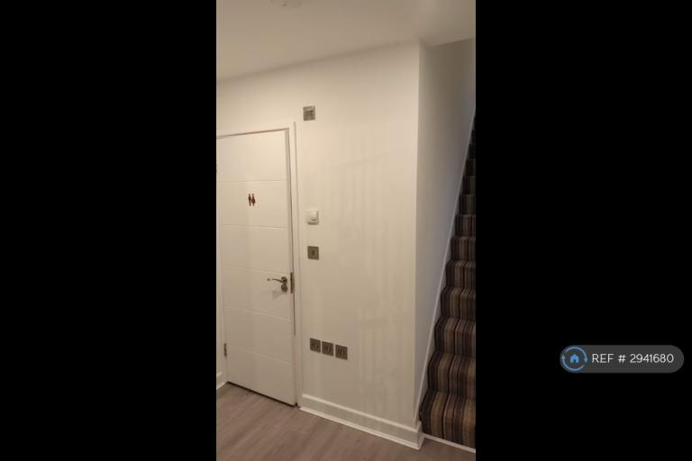 Room Butchers Road in Greater London