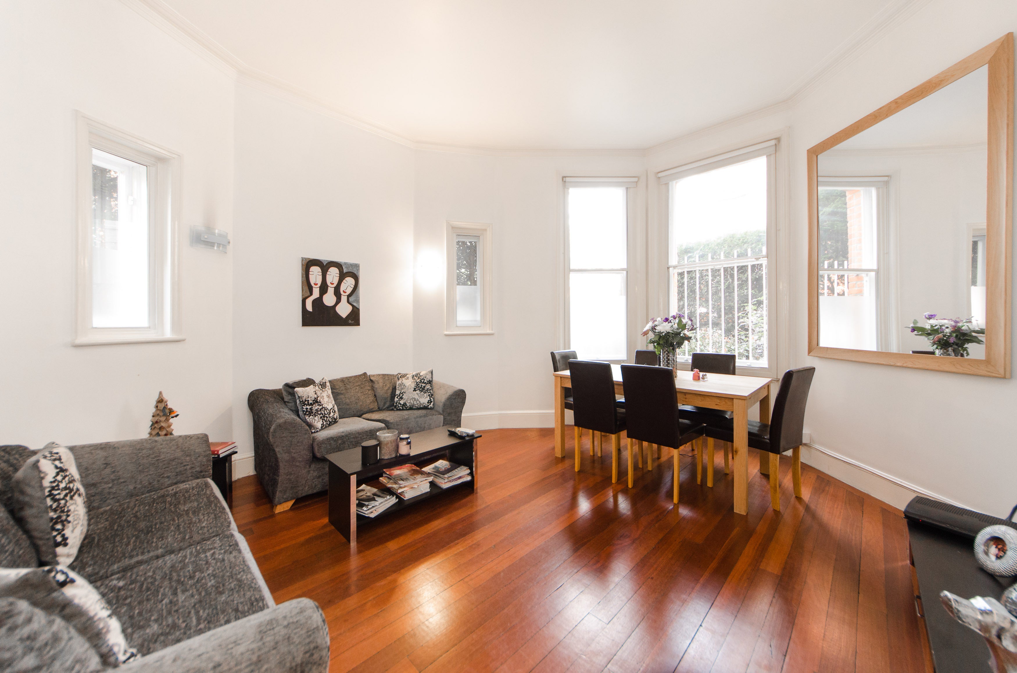 Flat Barkston Gardens in Greater London