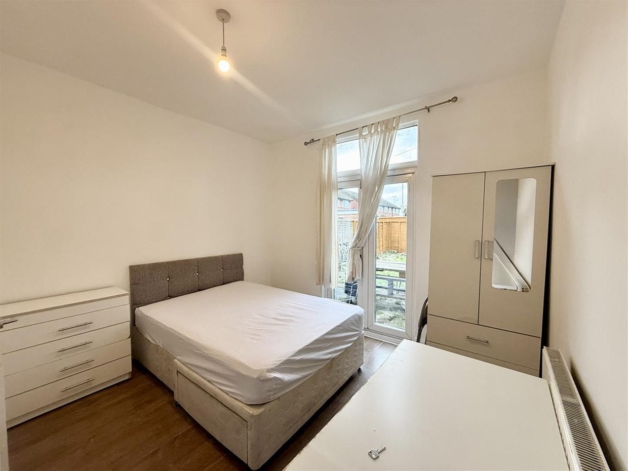 Room High Street in Greater London