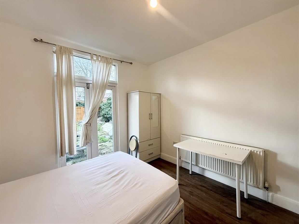 Room High Street in Greater London