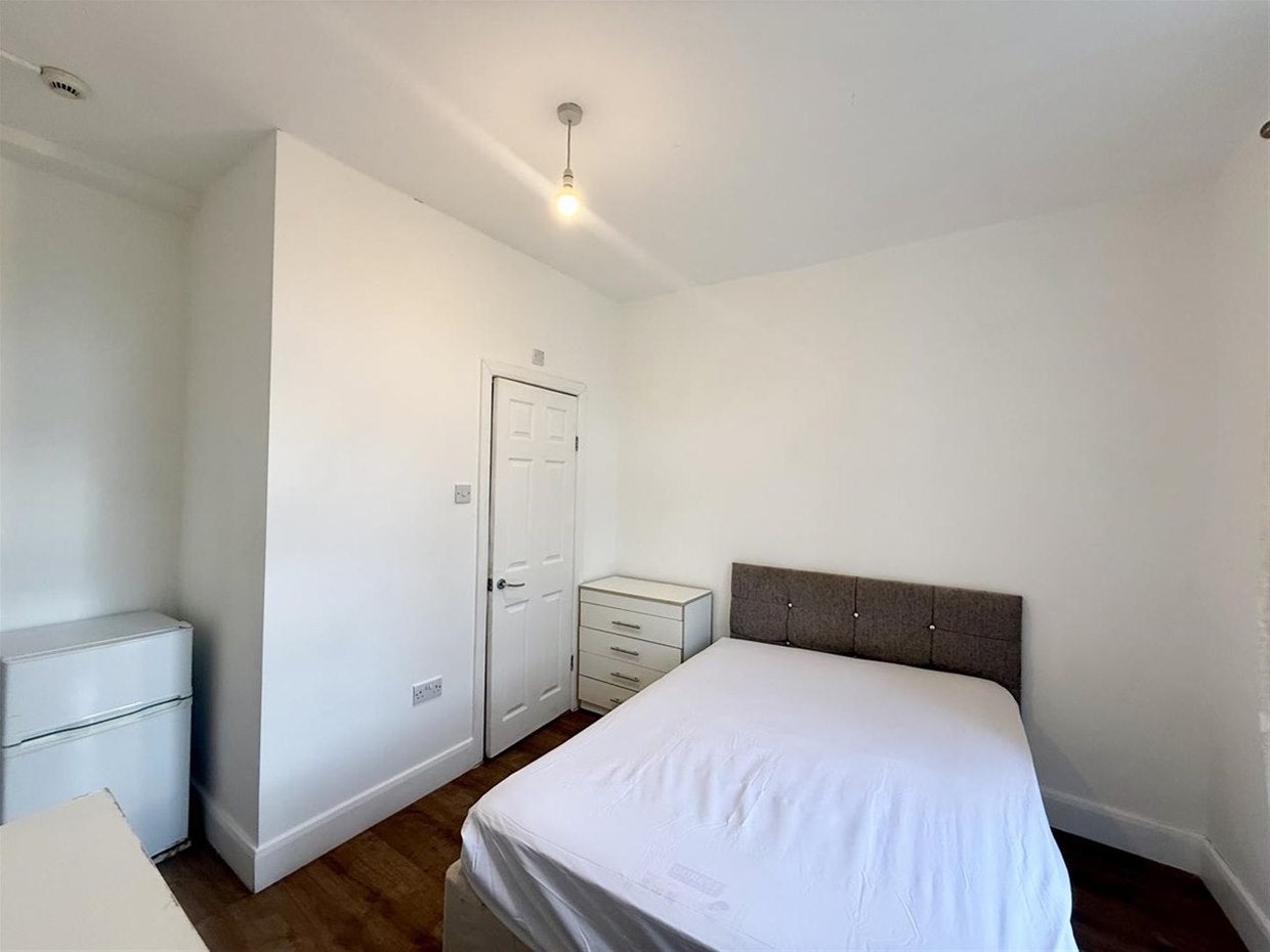 Room High Street in Greater London
