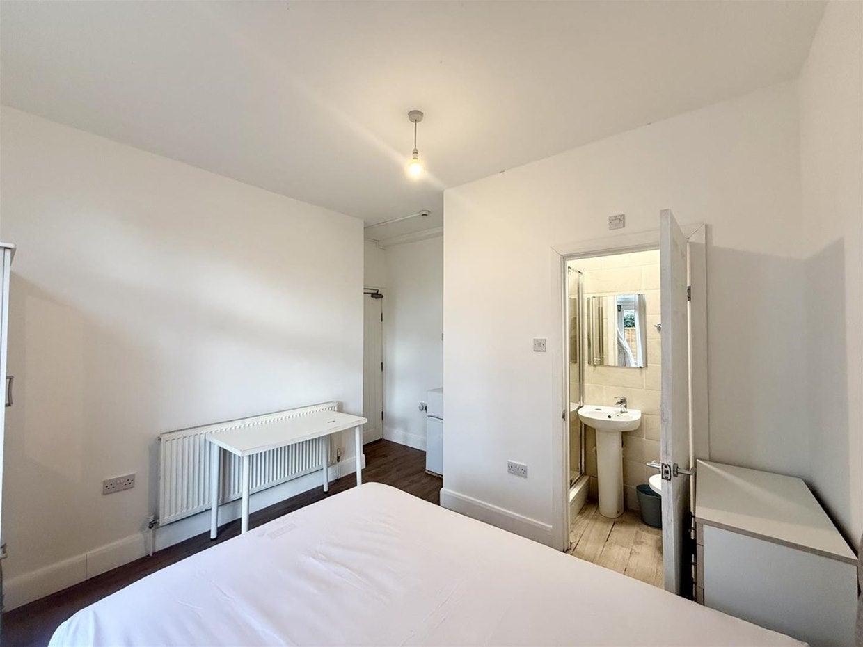 Room High Street in Greater London