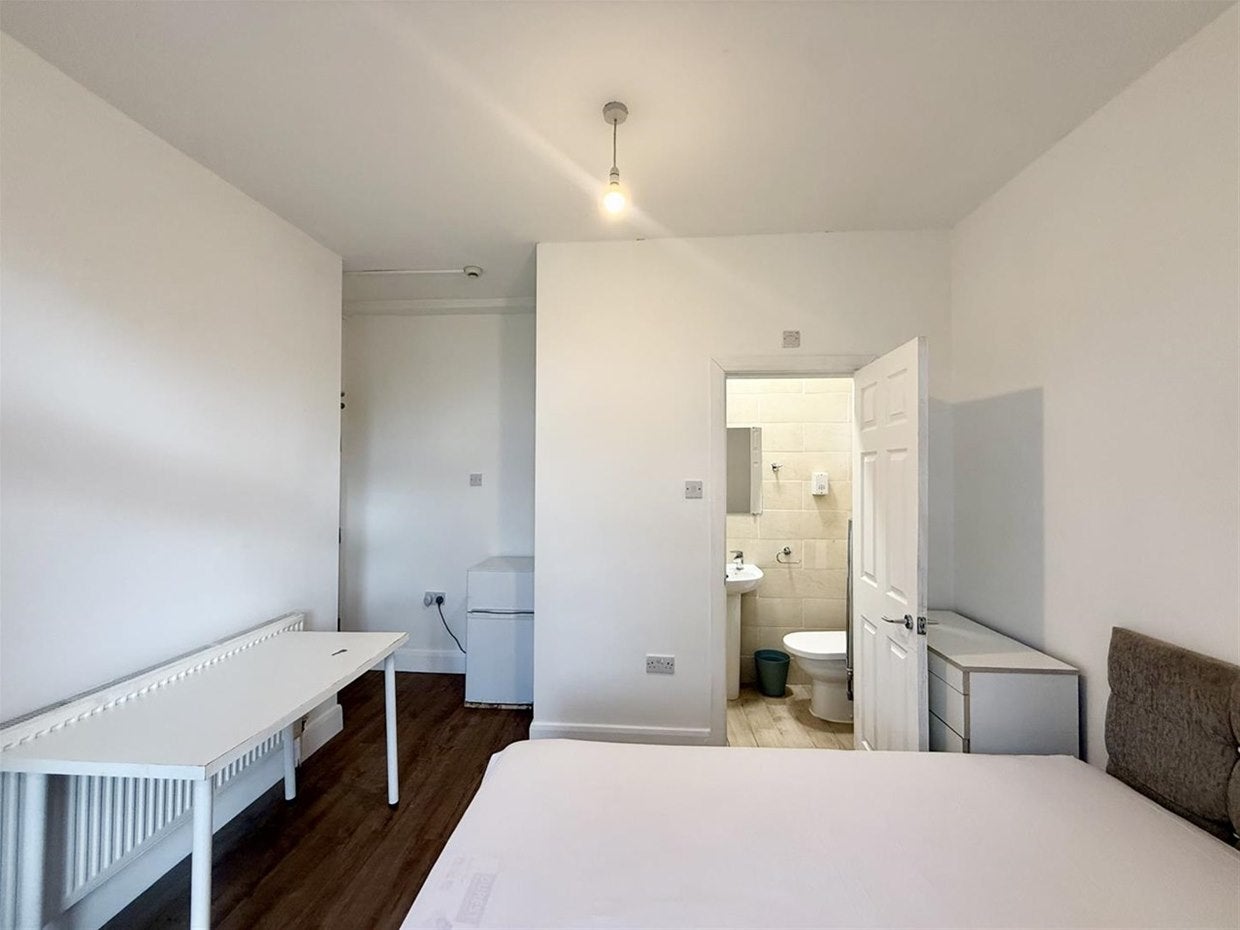Room High Street in Greater London