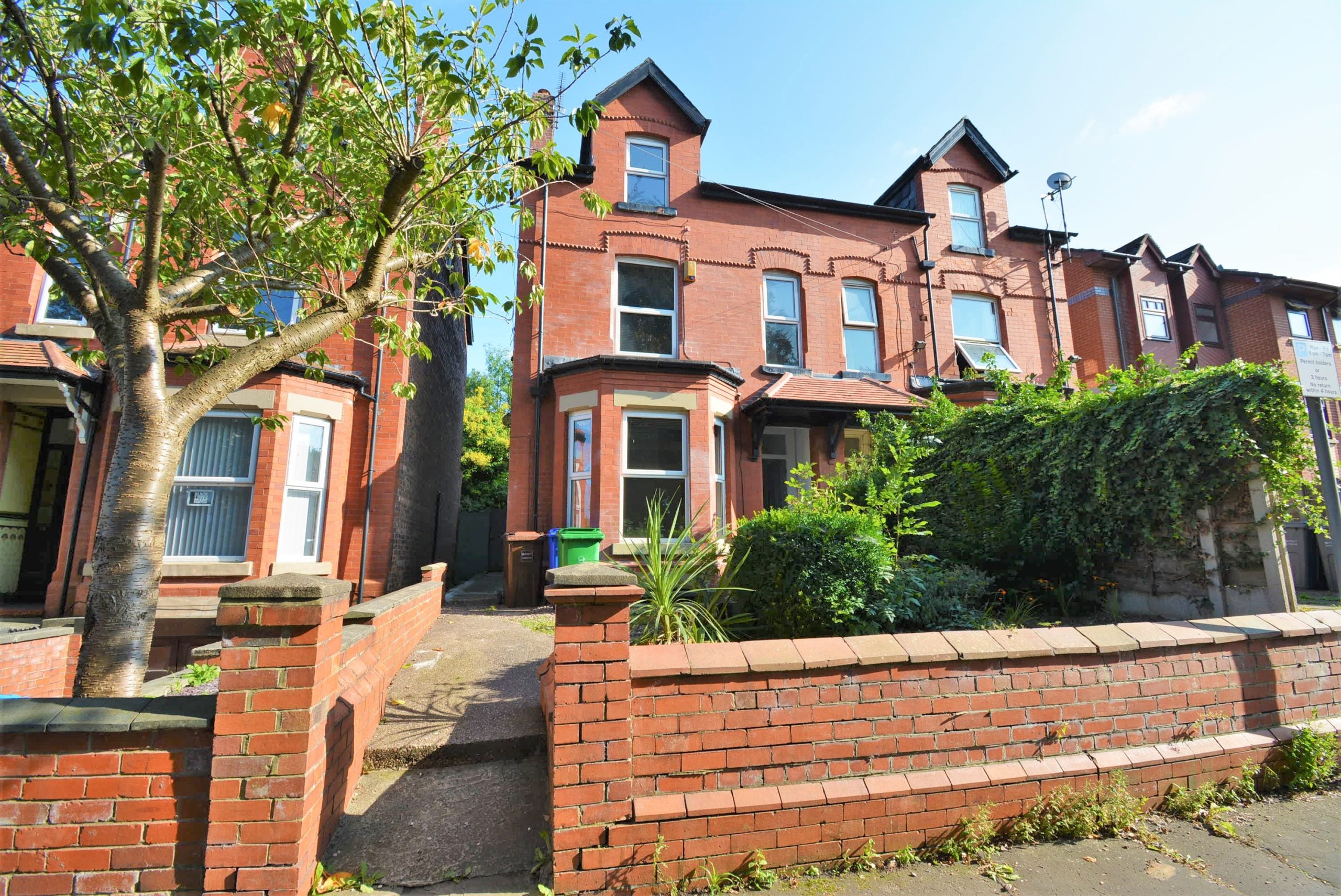 House Cleveland Road in Manchester