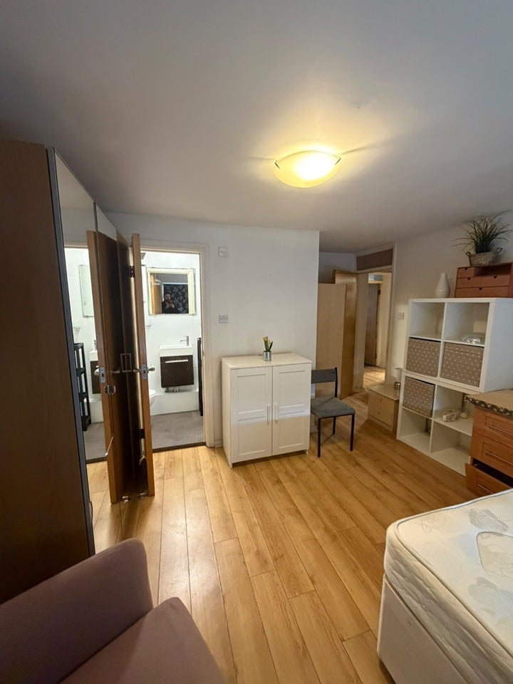 Room Foster Street in Greater London