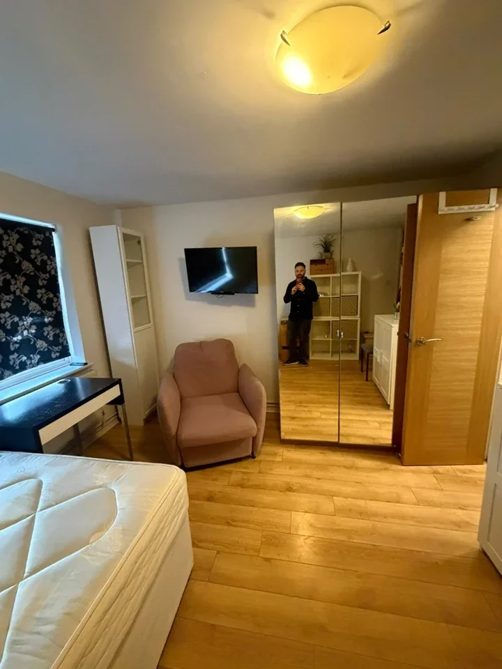 Room Foster Street in Greater London