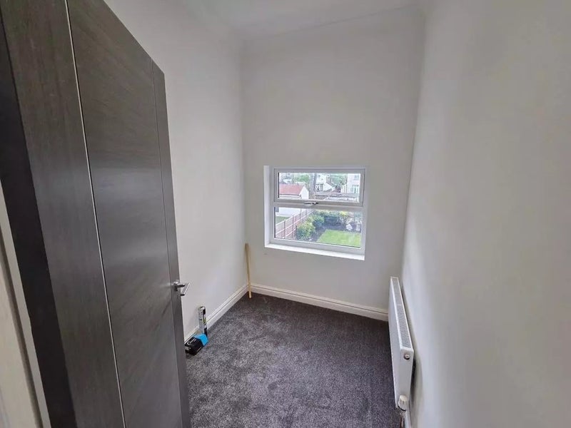 Room Beatrice Avenue in Greater London