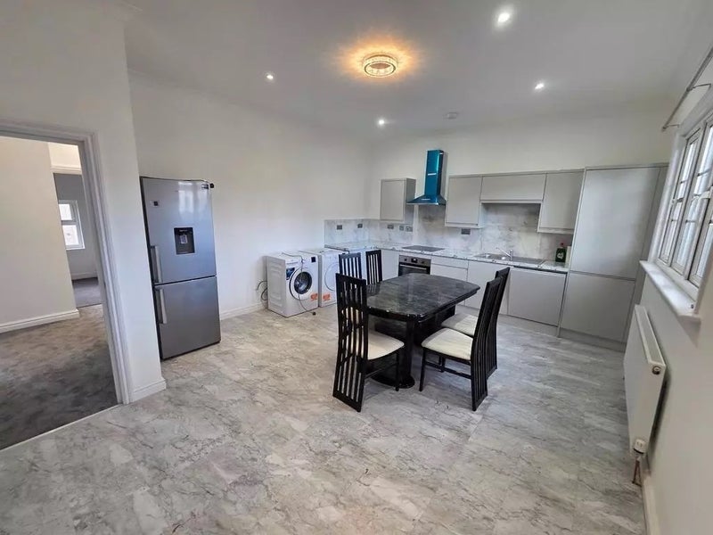 Room Beatrice Avenue in Greater London